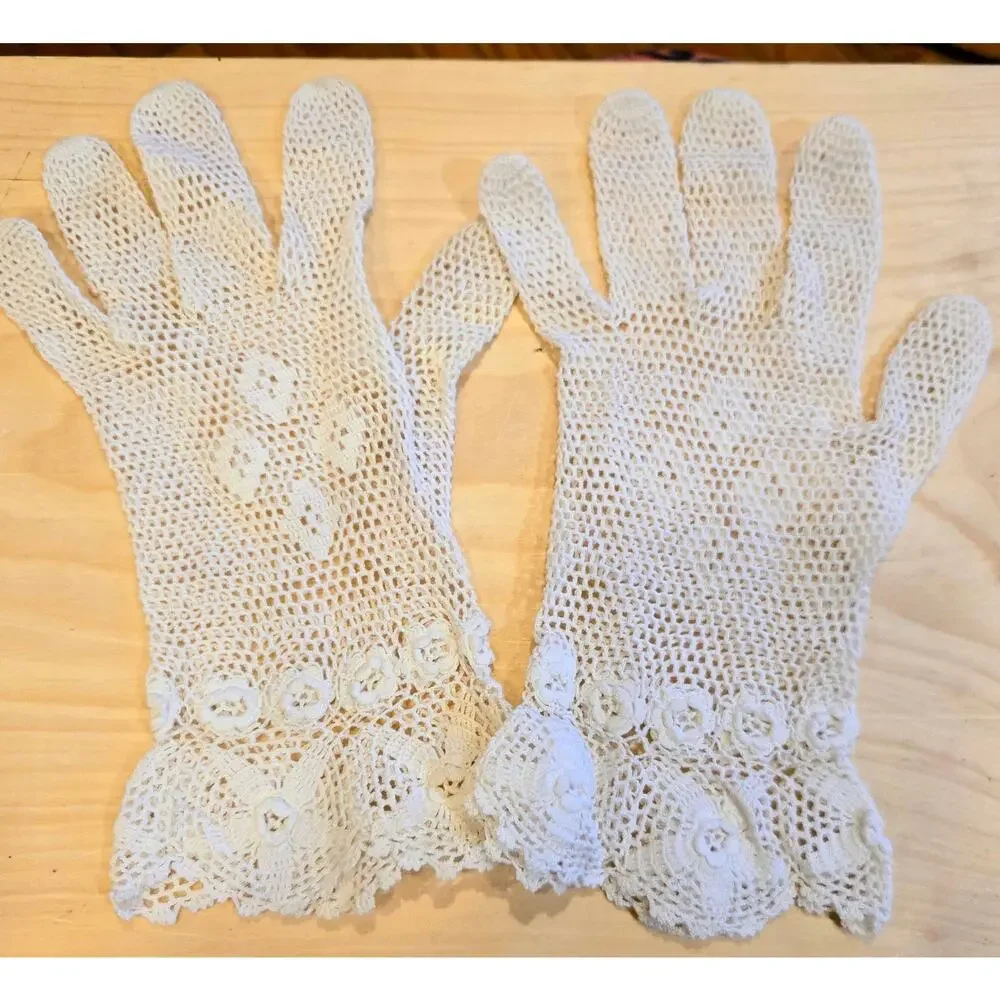 VTG WOMENS OFF WHITE CROCHETED WRIST LENGTH SOFT HAND GLOVES EXTRA SMALL DAINTY